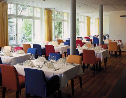 ホテル Zurich Development Center レストラン 写真